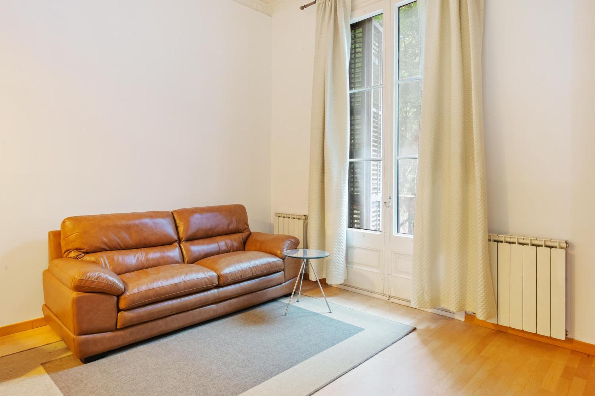 Quiet, Vibrant 2 Bedroom In Pedestrian Eixample Appartement