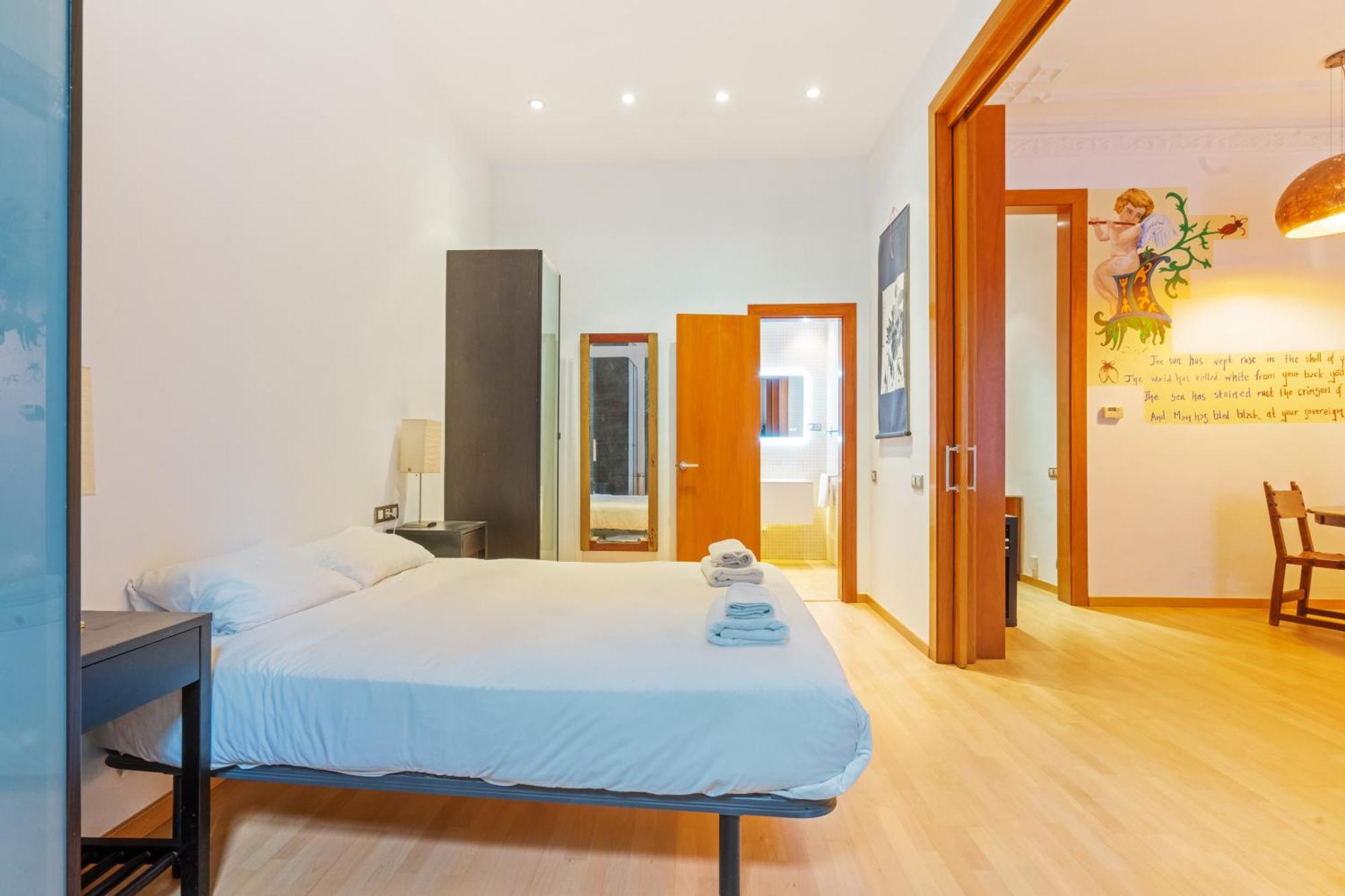 Quiet, Vibrant 2 Bedroom In Pedestrian Eixample Appartement