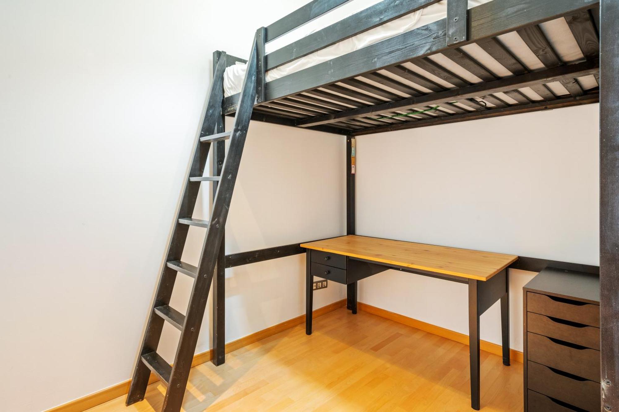 Quiet, Vibrant 2 Bedroom In Pedestrian Eixample Appartement