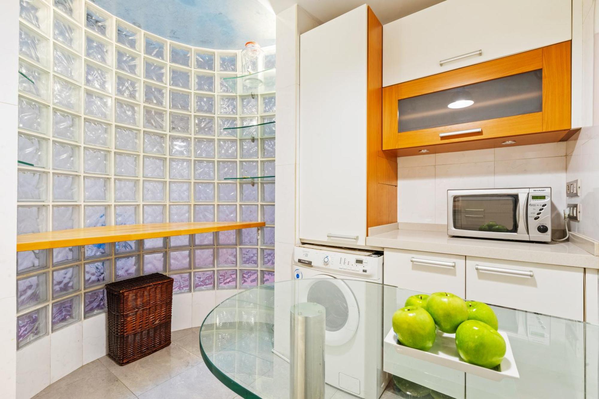 Quiet, Vibrant 2 Bedroom In Pedestrian Eixample Appartement *