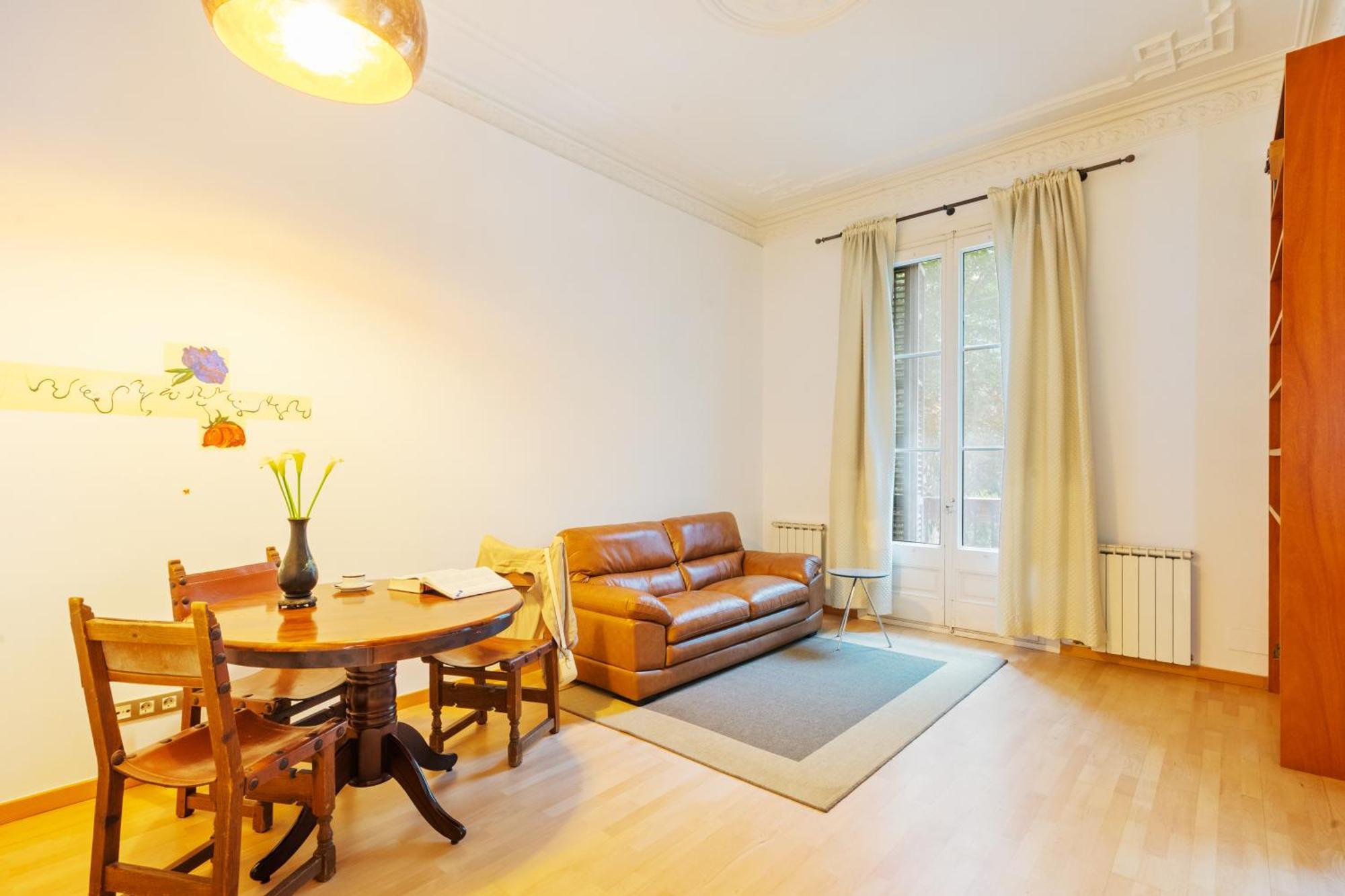 Quiet, Vibrant 2 Bedroom In Pedestrian Eixample Barcelone